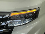 【LEDヘッドライト】悪天候や夜間走行時も良好な視界を確保し安心して運転できる高輝度LEDヘッドライトを装備!点灯速度が早く、消費電力も抑えられています。