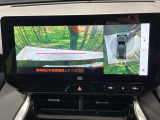 【パノラミックビューモニター】専用のカメラにより、上から見下ろしたような視点で360度クルマの周囲を確認することができます☆死角部分も確認しやすく、狭い場所での切り返しや駐車もスムーズに行えます。