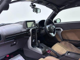 ダイハツのお店では、ダイハツ車を知り尽くしたプロフェッショナルが、専用の診断機器を使って各システムを点検しております。