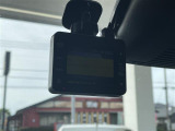 【ドライブレコーダー】映像・音声などの運転中の記録を残します。事故などを起こした起こされた時の証拠になりえますので、もしも時でも安心ですね。