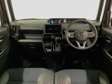 【インパネ】運転のしやすさを最優先に設計された見晴らしの良いフロントビュー。車両間隔が掴みやすく狭い道でも安心♪「安全」と「品質」を最優先に、安心してお乗りいただけるクルマを提供いたします。