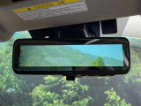 【デジタルインナーミラー】後席の大きな荷物や同乗者で後方が確認しづらい時でも安心!カメラが撮影した車両後方の映像をルームミラー内に表示。クリアな視界で状況の確認が可能です!