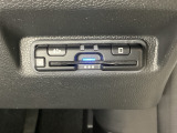 ハンドルの右下にETCがついています。高速道路の料金所の通過も楽々です!。 カードの取り出しもしやすい場所についています。