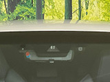 【トヨタセーフティセンス】走行中に前方の車両等を認識し、衝突しそうな時は警報とブレーキで衝突回避と被害軽減をアシスト。より安全にドライブをお楽しみいただけます。