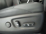 パワーシート搭載。微妙な調整が手軽にでき、ピッタリのポジションで運転することが可能です。