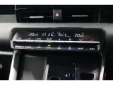 運転席と助手席、それぞれ温度調節ができ、オールシーズン快適なオートエアコンとなっております!