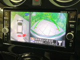 【アラウンドビューモニター】専用のカメラにより、上から見下ろしたような視点で360度クルマの周囲を確認することができます☆死角部分も確認しやすく、狭い場所での切り返しや駐車もスムーズに行えます。