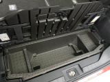 デッキボード下にも収納スペース。床下収納っぽく使ったり、デッキボードの脚を立てて二段収納っぽく使ったりできます。