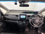 見通しの良い運転席回りとなっておりますので安心して運転をして頂けます!窓が大きいので明るく開放的な室内です