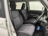 【フロントシート】さまざまな体格の方が快適に運転ができるよう配慮したシートになっております。