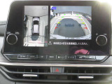 上空から見下ろしているかのように駐車できるアラウンドビューモニター。車庫入れや縦列駐車に役立ちます。
