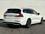 北欧流のラグジュアリーを体現したV60。伝統的なスカンジナビアン・デザインを継承しながら、躍動感にあふれ優雅な雰囲気を身にまとう、新しい潮流を具現化したスタイリングです。