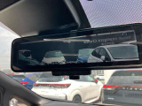 スマートルームミラー◆積載物などで、さえぎられがちなルームミラーの後方視界。車内状況に関わらず車両後方にあるカメラの映像をルームミラーに映し出します!もちろん夜や悪天降雨でもクリアな後方視界を確保!