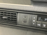 USB充電口を搭載しています!携帯電話の充電などに便利です!