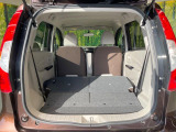後席を格納すると、これだけの広さが!シーンに合わせたシートアレンジで、大きな荷物も積むことが出来ます♪