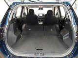 リヤシートを両方倒せば大きな荷物も車載可能です♪