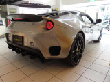 EVORA GT410はリアパーキングセンサーを標準装備。リアディフューザーの中央部分に配置されたセンター出しマフラーやリヤスポイラー一体型のカーボン製テールゲートがとても印象的です。