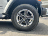 タイヤサイズは255/70R18です。