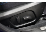 &rdquo;電動シートを装備。お客様に安全に運転頂けるよう座席の位置、座面の上げ下げやリクライニングの加減も細やかな設定を可能にしました。&rdquo;