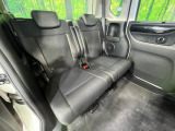 後部座席も気になるようなキズ・汚れやへたり等、大きなダメージはなく、良好な状態です。