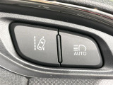 【レーントレーシングアシスト】高速道路走行時、車線からはみ出しそうになるとレーンの中央を走るようにステアリング操作をアシスト。より安全な運転をサポートしてくれます!