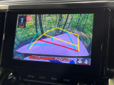 【バックカメラ】駐車時に後方がリアルタイム映像で確認できます。大型商業施設や立体駐車場での駐車時や、夜間のバック時に大活躍!運転スキルに関わらず、今や必須となった装備のひとつです!