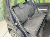 後部座席も気になるようなキズ・汚れやへたり等、大きなダメージはなく、良好な状態です。