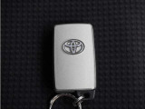 ◆スマートキー◆カギをバッグやポケットに入れたままでもドアロックの開閉ができる『スマートキー』付き!雨天や暗くなってもカギを取り出す必要がなくドアの開錠&エンジンも始動できます
