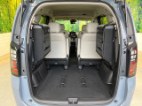 後席を格納すると、これだけの広さが!シーンに合わせたシートアレンジで、大きな荷物も積むことが出来ます♪