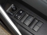 電動格納式ドアミラー・パワーウインドウを装備しています。