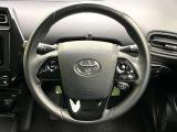 インテリアに合わせたデザインのステアリングは、運転される方のことも考え、運転しやすい形状、大きさです。是非一度、実際に触ってお確かめください。