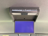 【フリップダウンモニター】大画面モニターで後席でもエンタメをお楽しみいただけます。小さなお子様にも大人気の装備です♪