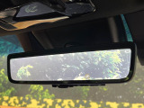 【デジタルインナーミラー】後席の大きな荷物や同乗者で後方が確認しづらい時でも安心!カメラが撮影した車両後方の映像をルームミラー内に表示。クリアな視界で状況の確認が可能です!
