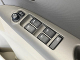 【電動格納ミラー】サイドミラーは電動格納式となっており、狭い駐車場でもキズがつくリスクを抑えられます。