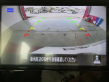 ギアを『R』に入れた後、カメラボタンを2回押すと、ナビ画面に後方の映像を映してくれるので、駐車がし易くなります。