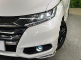 【LEDヘッドライト】悪天候や夜間走行時も良好な視界を確保し安心して運転できる高輝度LEDヘッドライトを装備!点灯速度が早く、消費電力も抑えられています。