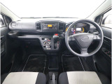■視界良好で運転しやすいコックピットです。シンプルで操作性の良いインパネ回りにデザインされ、SUBARUは安全性能に徹底的にまでこだわった視界設計を行っています。
