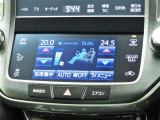 運転席・助手席・独立型オートエアコン。運転席と助手席で別々の温度設定ができ快適なドライブが楽しめます!高級グレードの証ですね!
