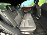 後部座席も気になるようなキズ・汚れやへたり等、大きなダメージはなく、良好な状態です。