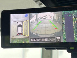 【アラウンドビューモニター】専用のカメラにより、上から見下ろしたような視点で360度クルマの周囲を確認することができます☆死角部分も確認しやすく、狭い場所での切り返しや駐車もスムーズに行えます。