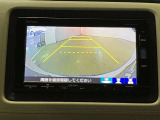 バックギアに入れると、このように後方が映し出されます!駐車の際とても安心!便利!最終確認はご自身の目と耳で必ず行ってください!