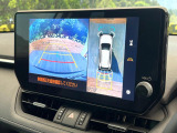 【パノラミックビューモニター】専用のカメラにより、上から見下ろしたような視点で360度クルマの周囲を確認することができます☆死角部分も確認しやすく、狭い場所での切り返しや駐車もスムーズに行えます。