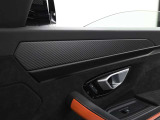 納車後も、年間入庫約2万台の豊富な経験値と技術力で専門トレーニングを受講したメーカー登録テクニシャン達がお客様の大切な車両のコンディションを保ちます。