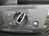 【オートライト(AUTO)】外の明るさをシステムが感知して、自動でヘッドライトが点灯します。ヘッドライトをつけ忘れを防ぐ便利機能です。