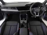 Audiのインテリアはエクステリア同様、優れたデザイン性とクオリティ、そして機能性を兼ね備えております。