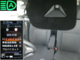 フロントカメラで車線や前方の人や車をモニターして、エマージェンシーブレーキや車線逸脱警報が作動。ハイビームアシストも装備。