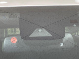 【トヨタセーフティセンス】走行中に前方の車両等を認識し、衝突しそうな時は警報とブレーキで衝突回避と被害軽減をアシスト。より安全にドライブをお楽しみいただけます。