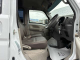 しっかりフィットし、骨盤が立つような姿勢で運転することで、運転中の疲労軽減に効くシートです