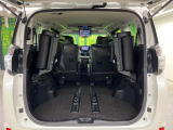普段のお買い物や通勤、送迎等に十分な荷室スペースを確保しております。セカンドシートを倒すと、大きな荷物の積載も可能です♪