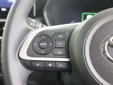 <ステアリングスイッチ>ハンドルの左側のスイッチは携帯電話のBluetoothとペアリング設定をしておけばハンズフリー通話ができるスイッチ&オーディオの切り替え・選局・音量調整の操作ができます。